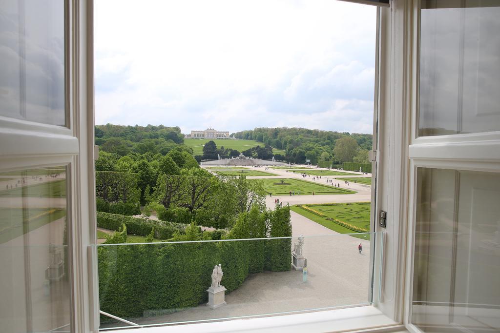 Schloß Schönbrunn Grand Apartment *